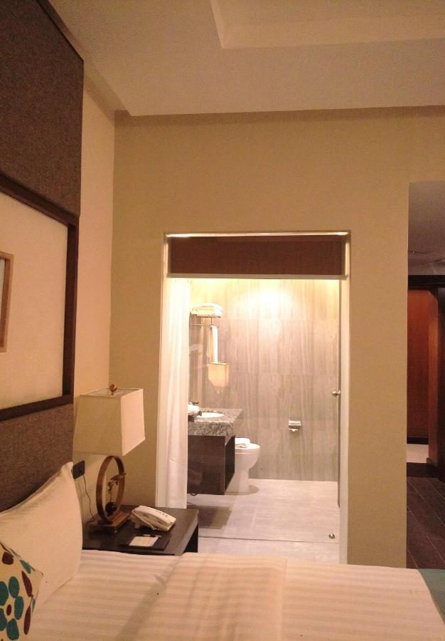 J7 Plaza Hotel Iloilo City Εξωτερικό φωτογραφία